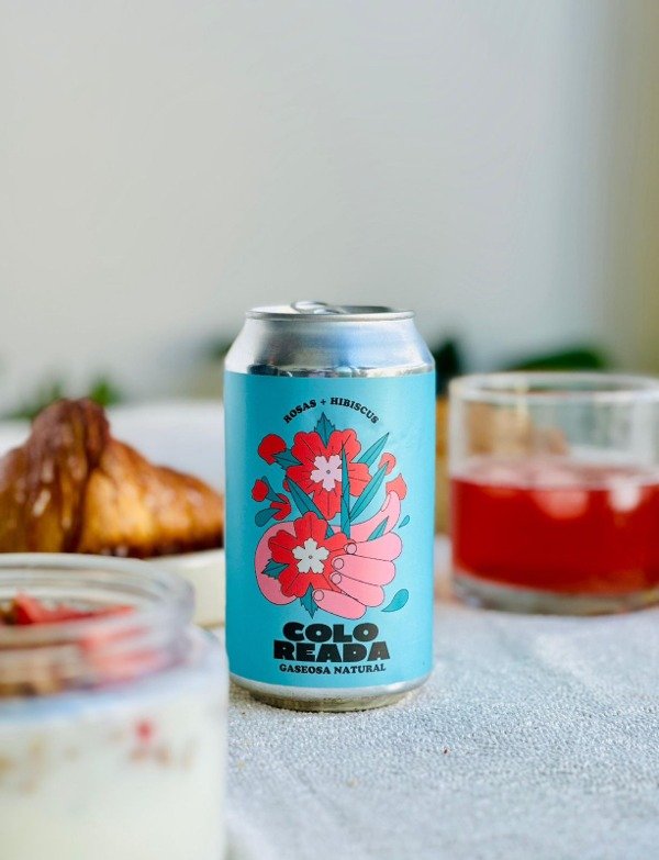 Gaseosa natural COLOREADA Rosas + Hibiscus x 354 ml
