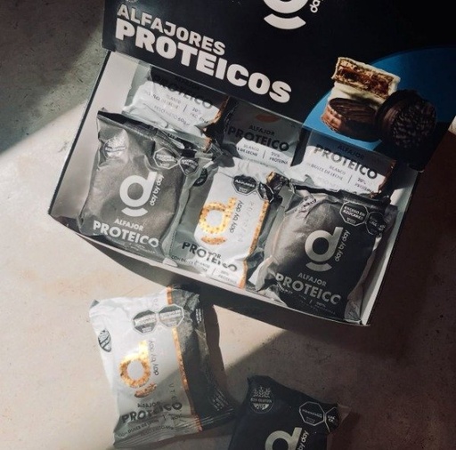 [DAYBY21848232] CAJA de Alfajores PROTEICOS - BLANCO con Dulce de Leche x 12 uni DAY BY DAY
